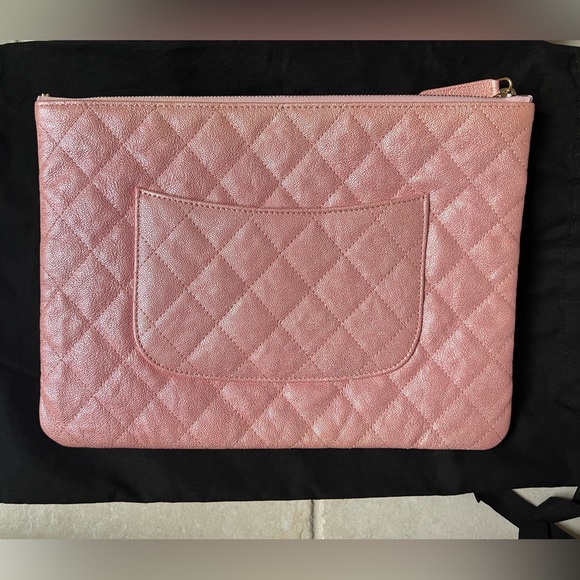 RARE Authentic CHANEL “Night by the C” Large Ocase 19S
Iridescent Pink Caviar - Picture 6 of 16